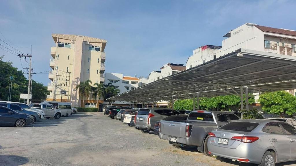 Nana Chat Bangsaen Hotel Si Racha Exterior photo