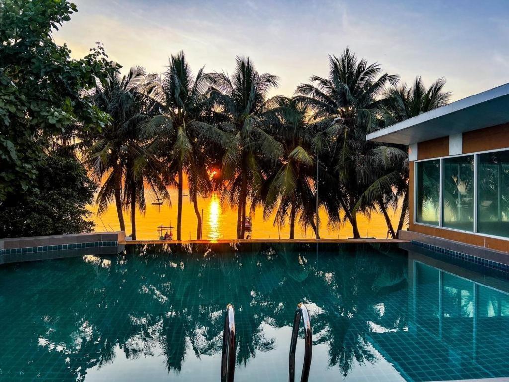 Nana Chat Bangsaen Hotel Si Racha Exterior photo