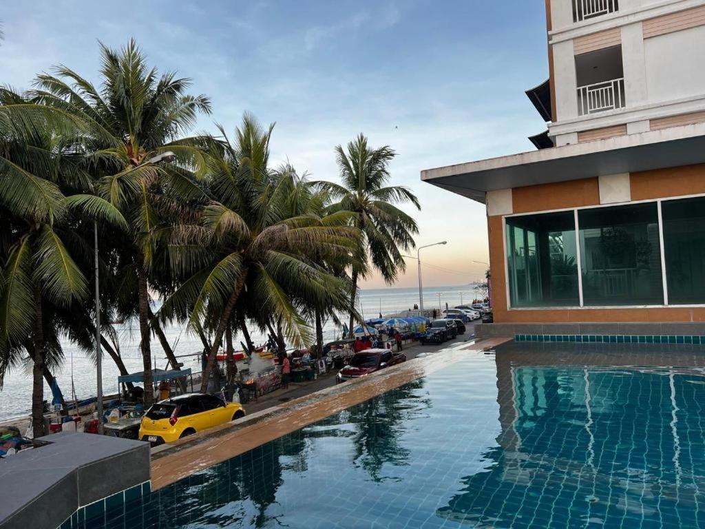 Nana Chat Bangsaen Hotel Si Racha Exterior photo