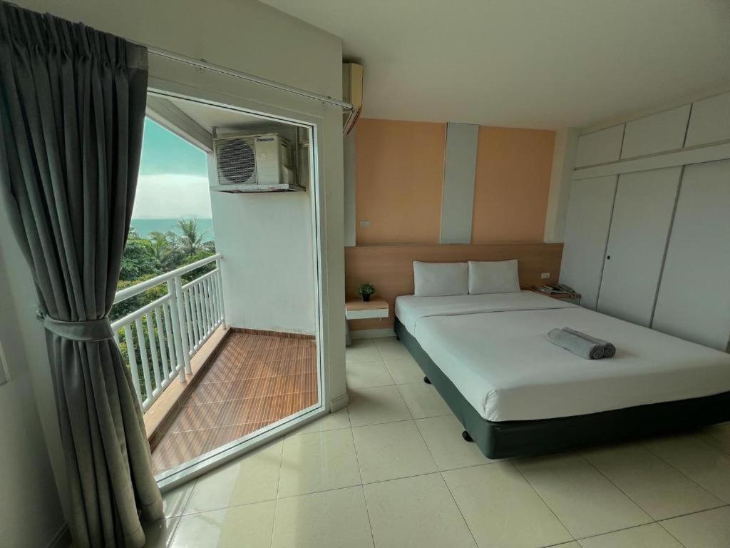 Nana Chat Bangsaen Hotel Si Racha Exterior photo