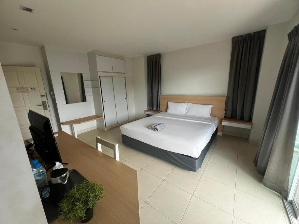 Nana Chat Bangsaen Hotel Si Racha Exterior photo