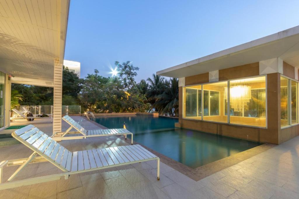 Nana Chat Bangsaen Hotel Si Racha Exterior photo