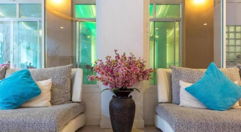 Nana Chat Bangsaen Hotel Si Racha Exterior photo