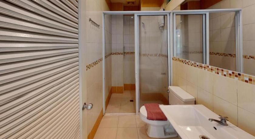 Nana Chat Bangsaen Hotel Si Racha Exterior photo