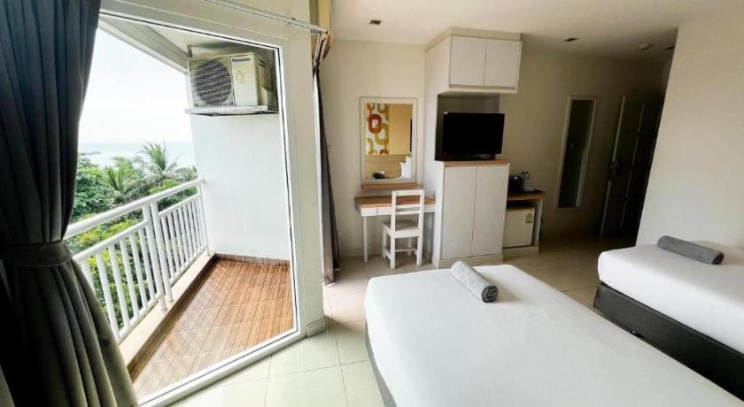 Nana Chat Bangsaen Hotel Si Racha Exterior photo