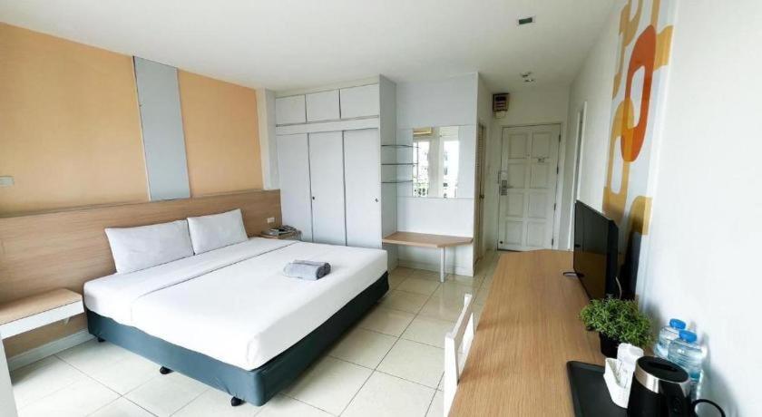 Nana Chat Bangsaen Hotel Si Racha Exterior photo