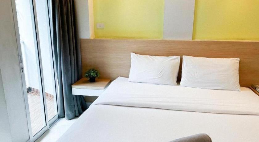 Nana Chat Bangsaen Hotel Si Racha Exterior photo
