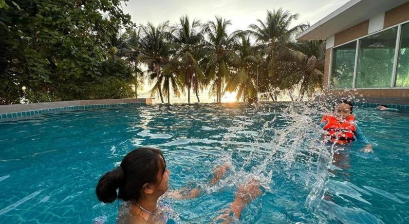 Nana Chat Bangsaen Hotel Si Racha Exterior photo