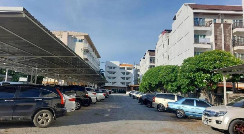 Nana Chat Bangsaen Hotel Si Racha Exterior photo